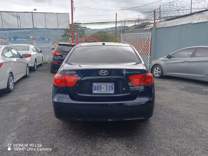 Hyundai elantra - Imagen 2