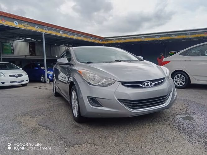 Hyundai elantra - Imagen 11