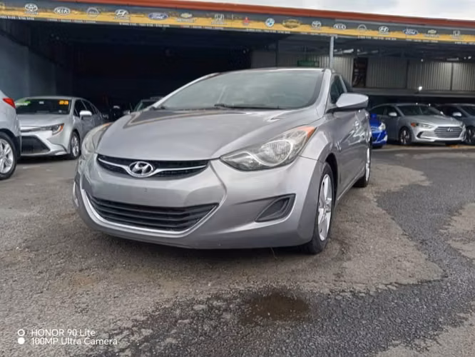 Hyundai elantra - Imagen 1