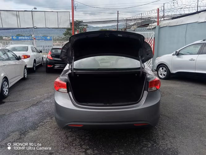 Hyundai elantra - Imagen 14