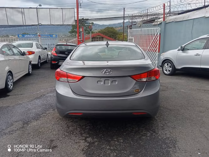 Hyundai elantra - Imagen 12