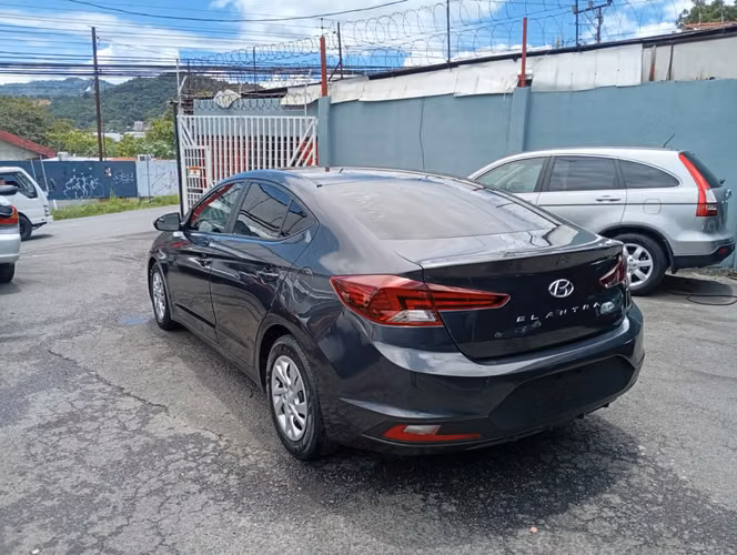 Hyundai elantra  - Imagen 7