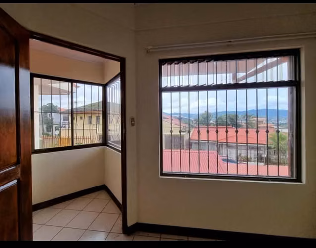 ALQUILO LINDA CASA CURRIDABAT CERCA DE LA UACA