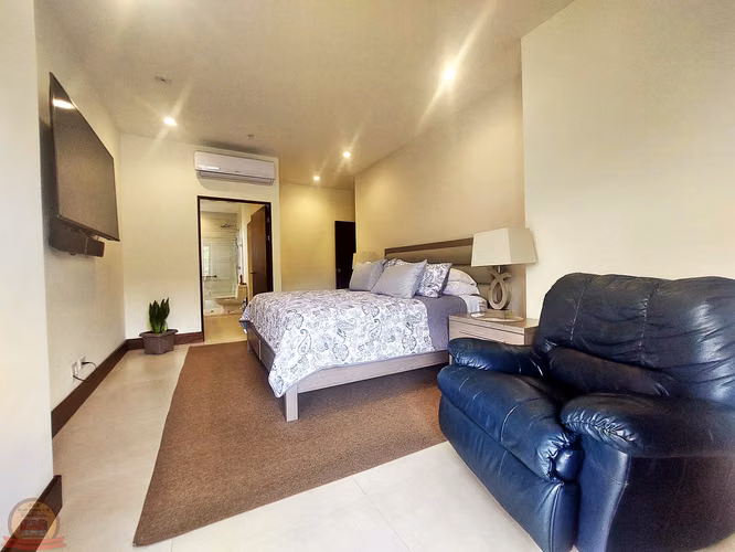 Penthouse de Lujo 261m² en Flats21 Santa Ana | Vistas, Amenidades y Rebajado