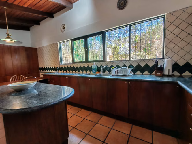 VENTA DE CASA INDEPENDIENTE DE UNA PLANTA CON ESTILO RÚSTICO - Imagen 4