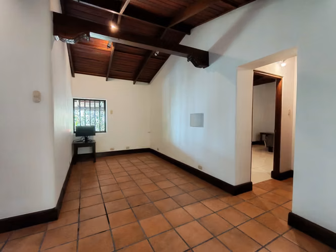 VENTA DE CASA INDEPENDIENTE DE UNA PLANTA CON ESTILO RÚSTICO - Imagen 16