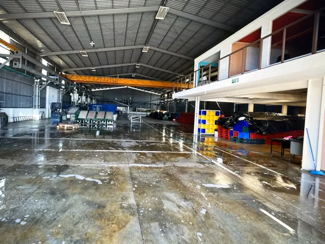 BODEGA INDUSTRIAL EN VENTA CON AMPLIO TERRENO EN SANTA BARBARA, HEREDIA - Imagen 4