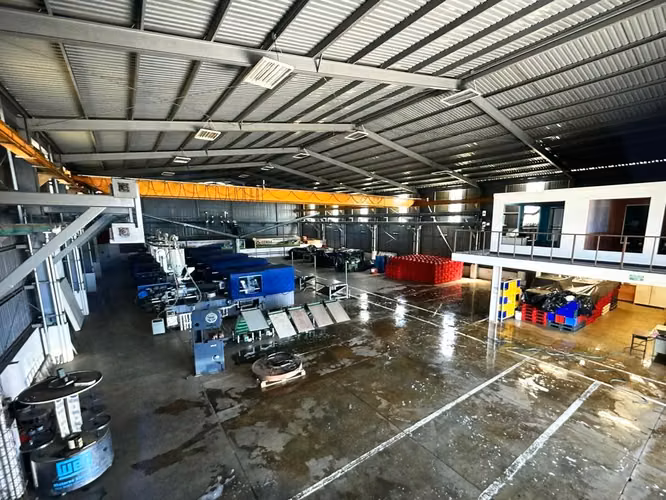 BODEGA PARA ALQUILAR CON AMPLIO TERRENO EN SANTA BARBARA, HEREDIA