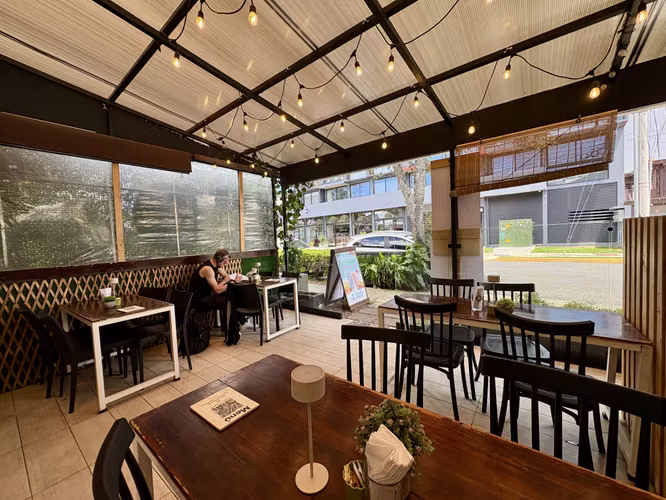 Local comercial en alquiler en Barrio Escalante – 22m² + Terraza – A Pasos del Parque de Francia - Imagen 3