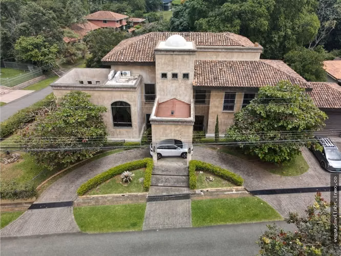 Casa de Lujo en Venta en La Guácima, Alajuela | Estilo Toscano - Imagen 1