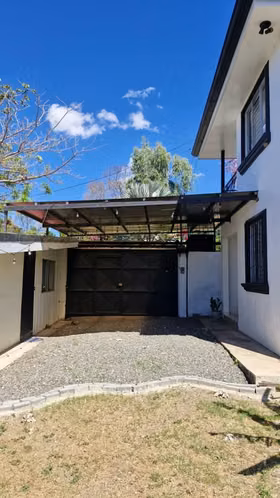 ALQUILER DE CASA SEMI AMOBLADA EN RÍO ORO DE SANTA ANA CON AMPLIO JARDÍN PRIVADO - Imagen 7