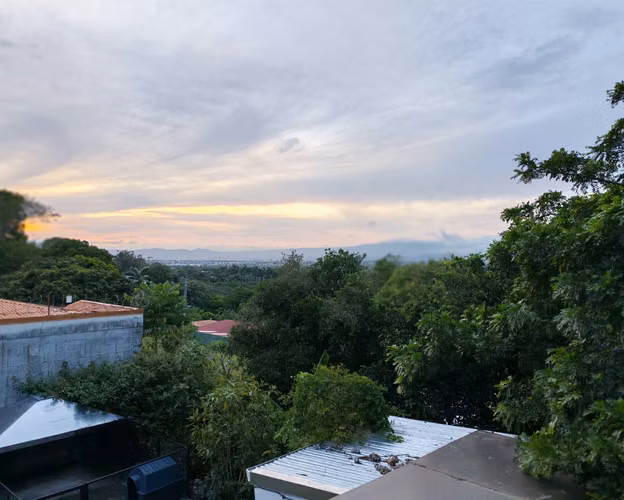 ALQUILER DE CASA SEMI AMOBLADA EN RÍO ORO DE SANTA ANA CON AMPLIO JARDÍN PRIVADO - Imagen 11