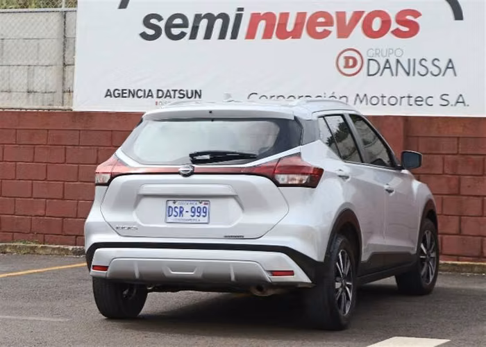 NISSAN KICKS 2025 MANUAL GASOLINA GRIS
