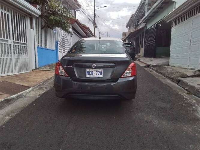 NISSAN VERSA 2019 AUTOMÁTICA GASOLINA GRIS