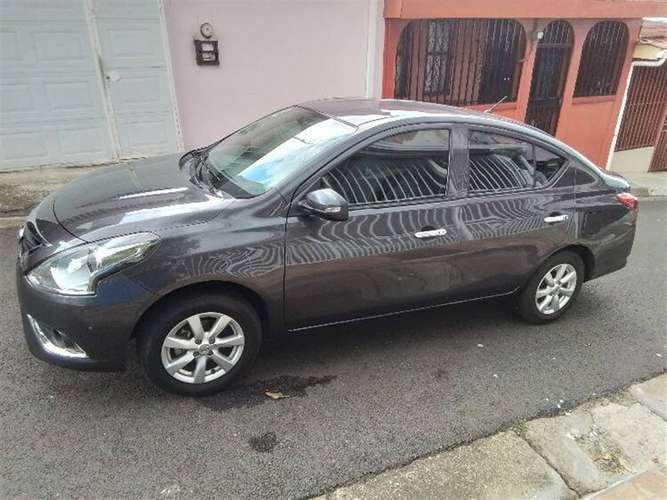 NISSAN VERSA 2019 AUTOMÁTICA GASOLINA GRIS