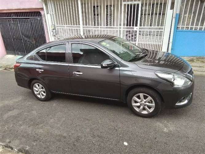 NISSAN VERSA 2019 AUTOMÁTICA GASOLINA GRIS