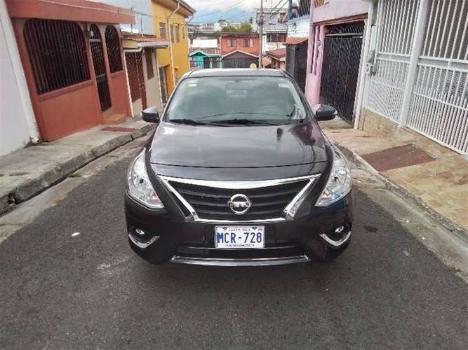 NISSAN VERSA 2019 AUTOMÁTICA GASOLINA GRIS