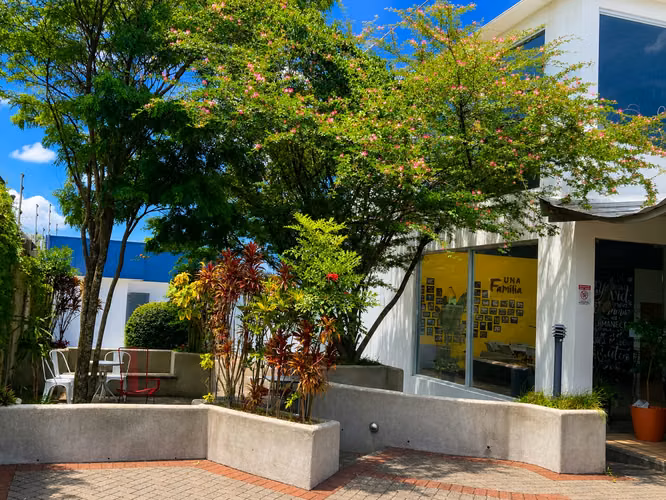 Invierta en una de las zonas con mayor crecimiento comercial de Costa Rica.