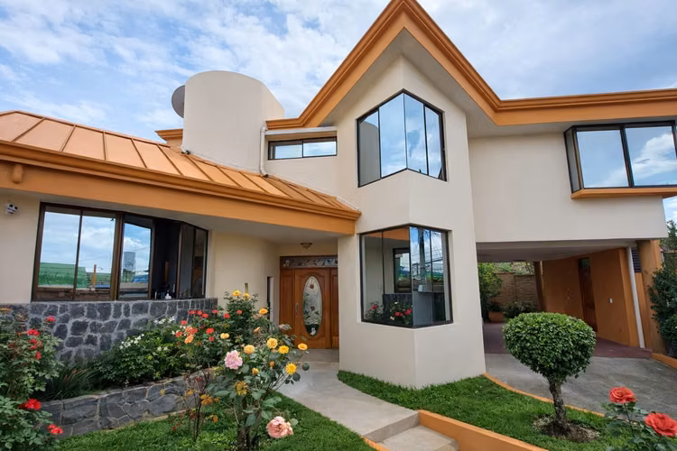 Residencia Exclusiva en Venta en El Carmen, Guadalupe – Diseño Contemporáneo y Confort Premium