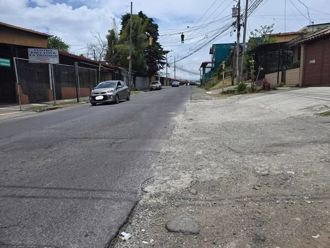 Venta de Lote en Moravia-La Trinidad. 25-1800 LCV