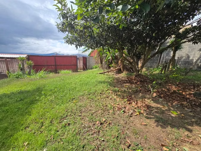 Venta de Lote en Moravia-La Trinidad. 25-1800 LCV