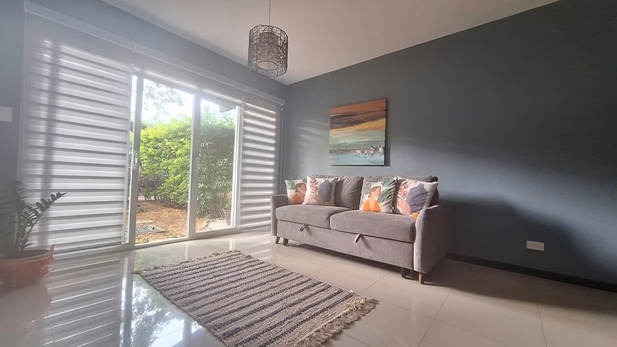 Alquiler de apartamento AMOBLADO, primer piso-Río Oro, Santa Ana RH