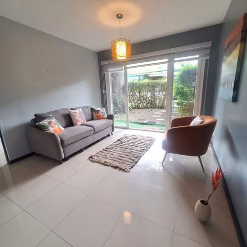 Alquiler de apartamento AMOBLADO, primer piso-Río Oro, Santa Ana RH