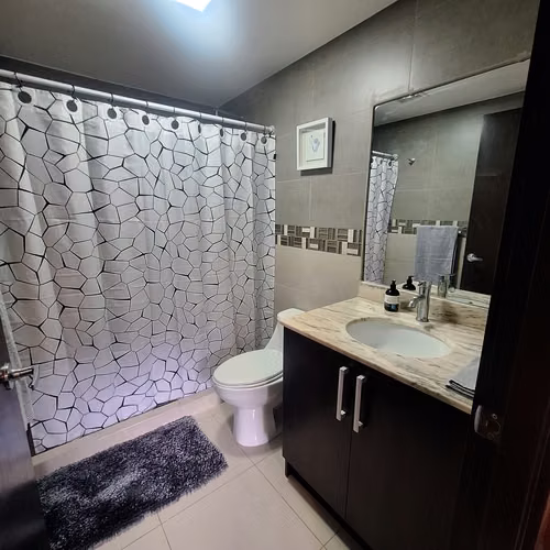 Alquiler de apartamento AMOBLADO, primer piso-Río Oro, Santa Ana RH
