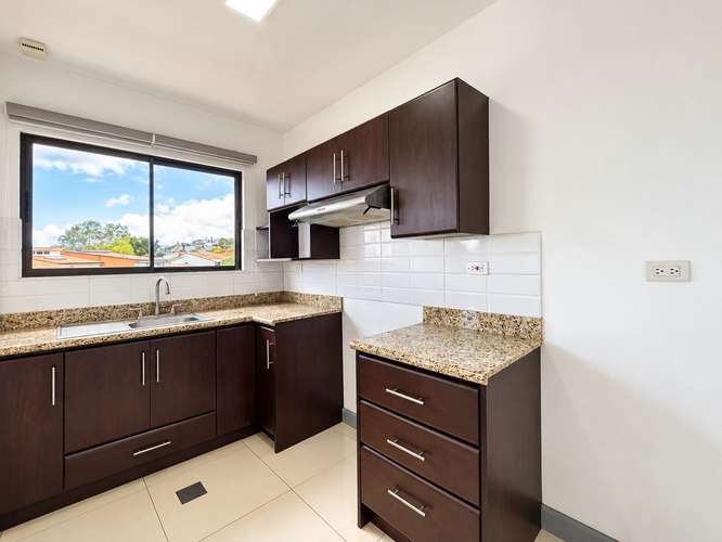 Alquiler de Amplio apartamento, Tres Ríos, cerca a Curridabat | Condominio La Floresta