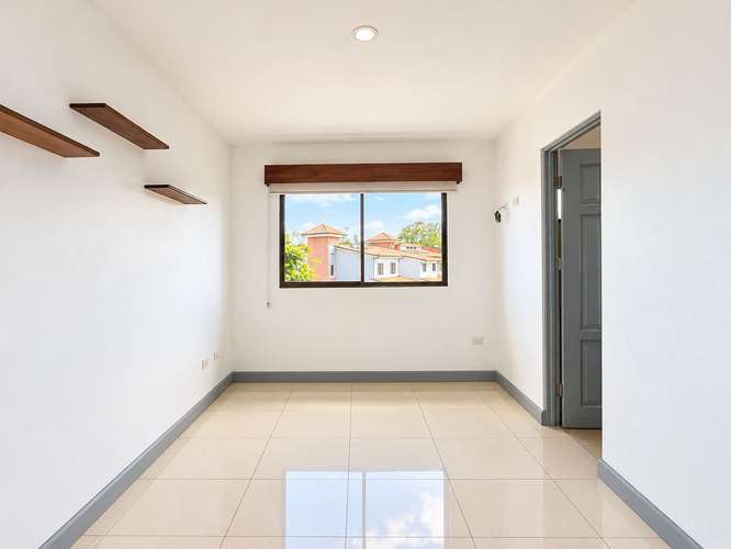 Alquiler de Amplio apartamento, Tres Ríos, cerca a Curridabat | Condominio La Floresta