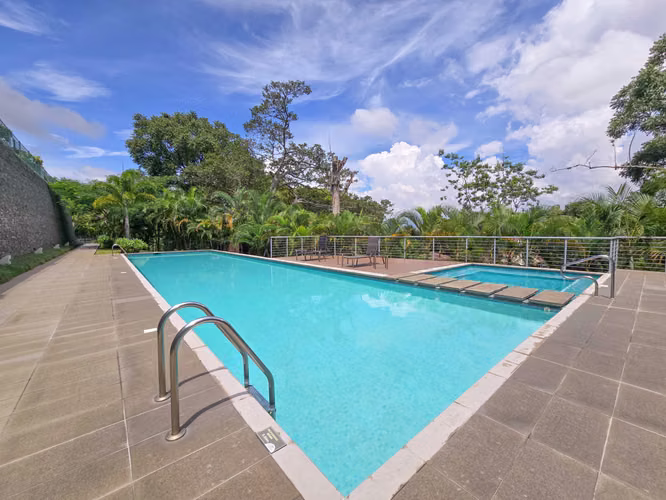 JABONCILLOS ESCAZU! CONDO CON VISTA / JARDIN Y LINEA BLANCA - Imagen 4
