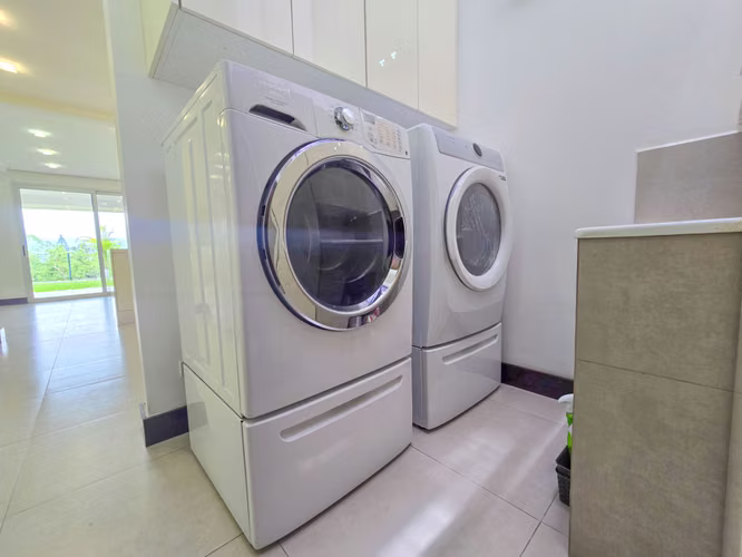 JABONCILLOS ESCAZU! CONDO CON VISTA / JARDIN Y LINEA BLANCA - Imagen 18