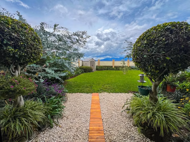 Residencia Premium con Cancha de Tenis y Espacios Extraordinarios - Imagen 12