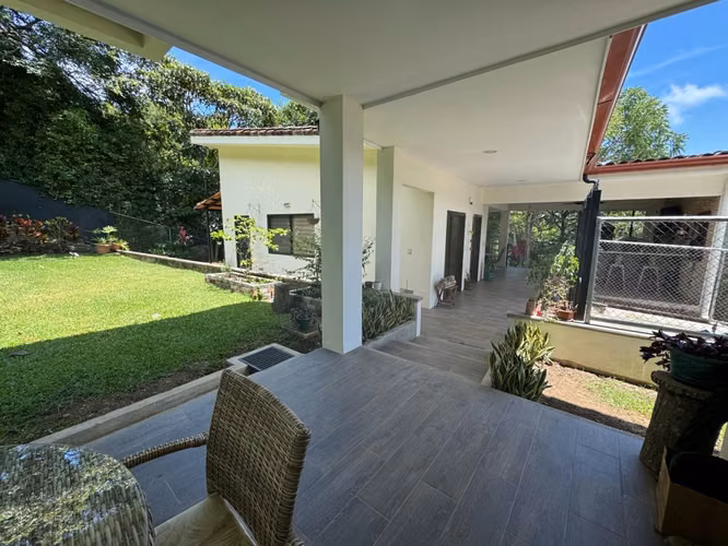 250 / Casa / Venta / Santa Ana / Rio Oro / Lujosa / Segura / Oportunidad Única