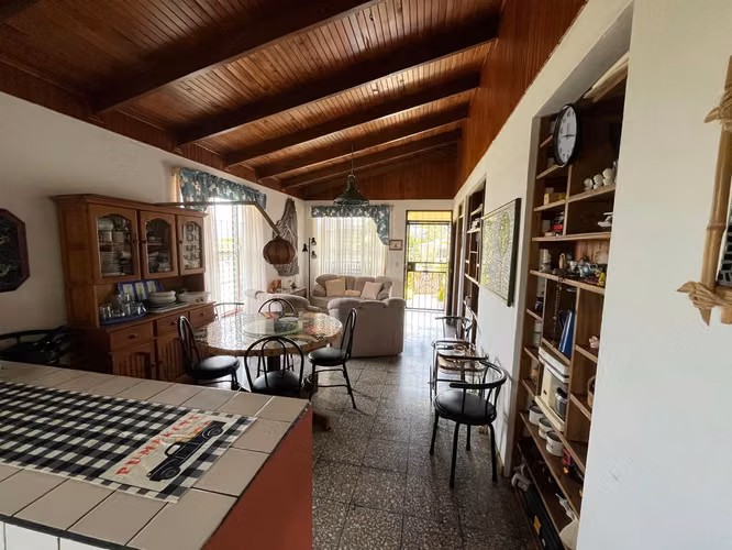 Quinta de 1742 m2 con dos casas y rancho cerca del Monumento Guayabos en Turrialba - Imagen 2