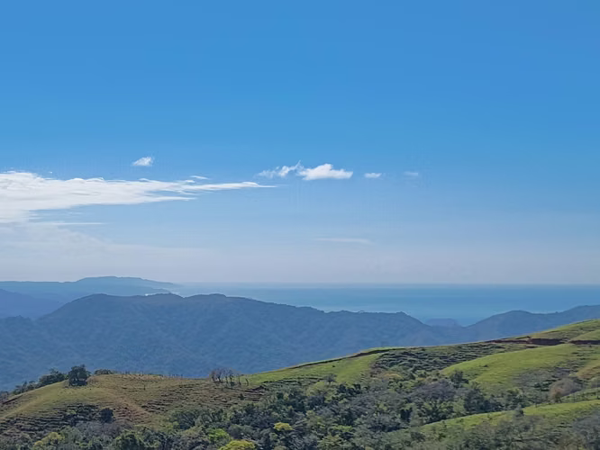 Lote edificable de 1500 m² con vista al mar (1226)