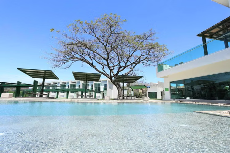 Lindora Santa Ana! Condo contemporáneo amueblado con jardín - Imagen 2