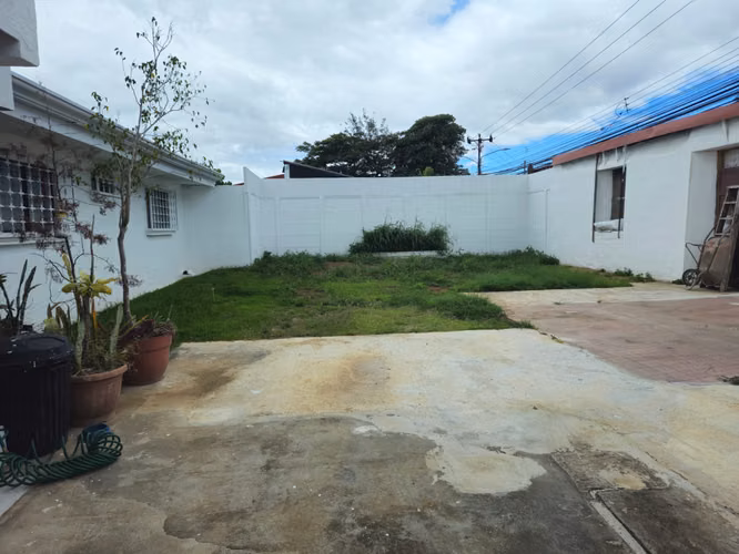Edificio Comercial en Tibás – Ideal para Restaurantes y Oficinas