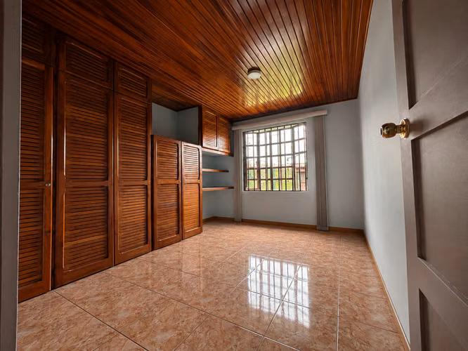 ALQUILER CASA EN COLIMA DE TIBAS CERCA DE TODO