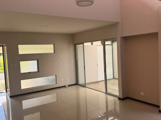 Casa de 1 nivel en Alquiler – Los Arcos, Cariari, Heredia - Imagen 8