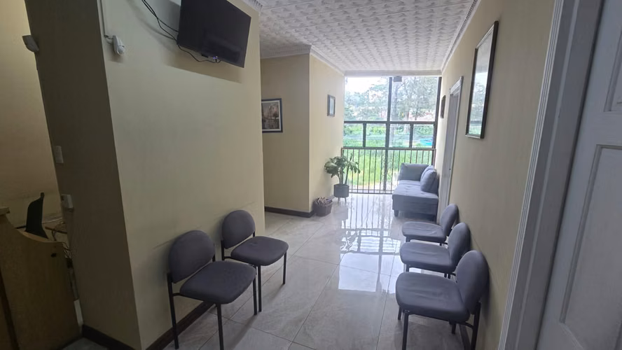 Alquiler de Local Comercial en Torre en el Este, Curridabat ( 42987) - Imagen 1
