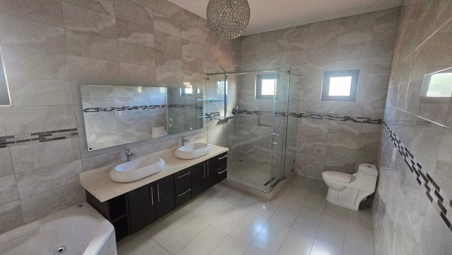 (42821) Condominio Exclusivo en Colinas de Montealegre - Imagen 8