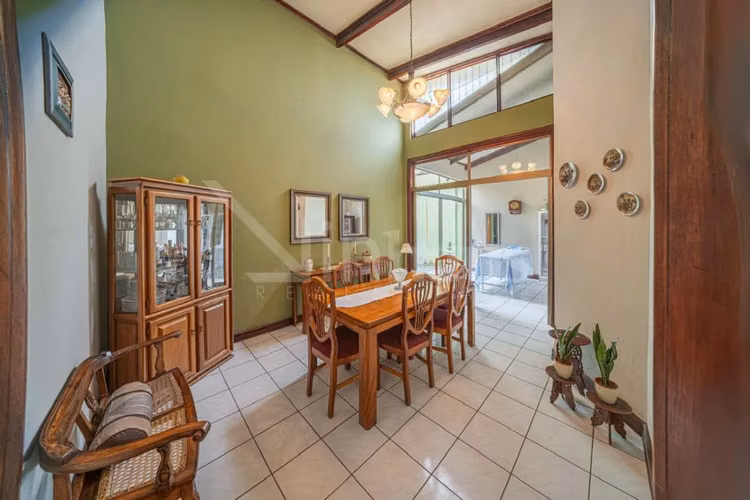 Venta de casa independiente de una planta en Uruca