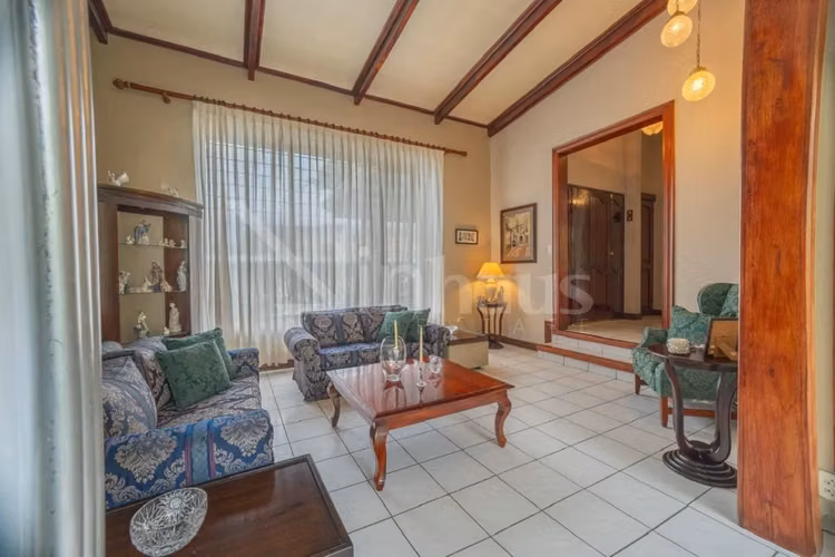 Venta de casa independiente de una planta en Uruca - Imagen 3