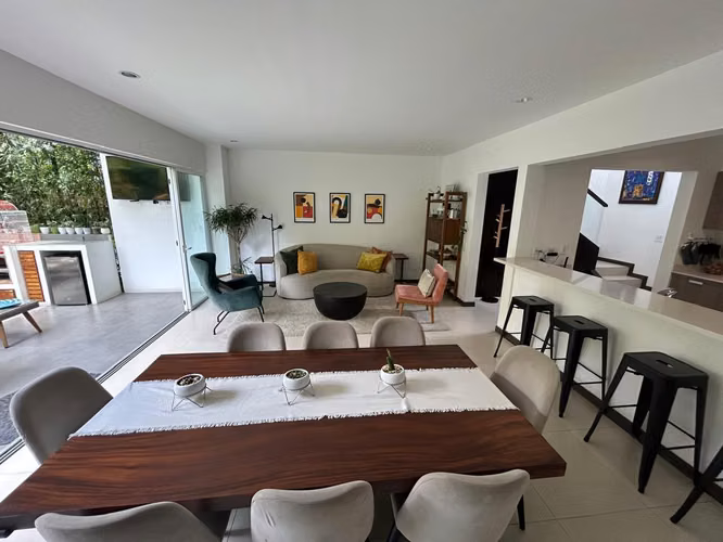 Casa de 3 Hab. en Condominio / 250 m² — Bello Horizonte, Escazú