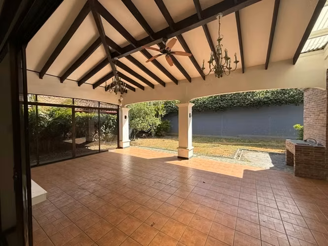 Exclusiva Casa de Una Planta en Condominio Privado | Piedades de Santa Ana - Imagen 16