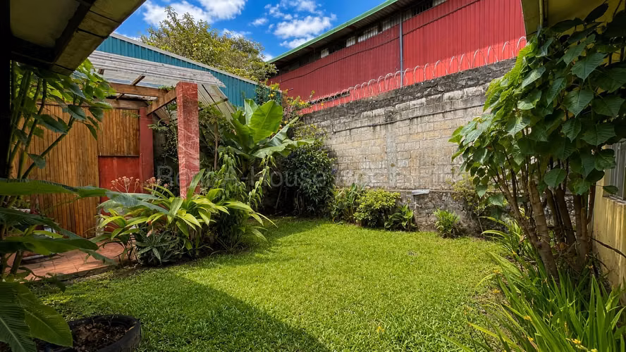 Venta de casa con uso mixto en los yoses san pedro montes de oca - Imagen 4