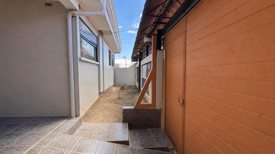 Casa de una planta en zona residencial de Desamparados centro, San José
