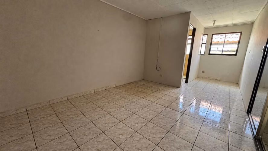 Casa de una planta en zona residencial de Desamparados centro, San José