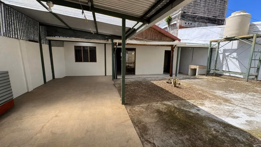 Casa de una planta en zona residencial de Desamparados centro, San José